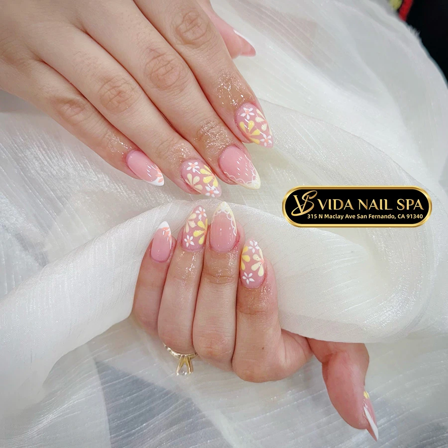 September nail trends and seasonal nail designs